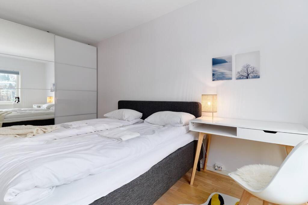 Bergen'S Finest: Sleek Oasis With Two Bedroom Exterior photo